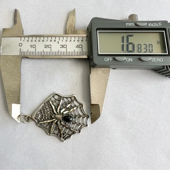 SOLD Vintage 925 Sterling Silver Black Onyx Spider Web Pendant 5.3g Halloween - Picture 9 of 11